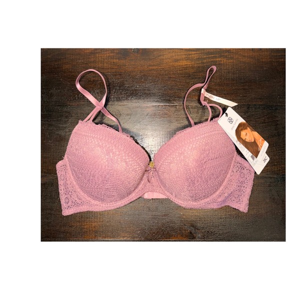 Daisy Fuentes Other - NEW Daisy Fuentes Push Up Lace Bra 38C Underwire